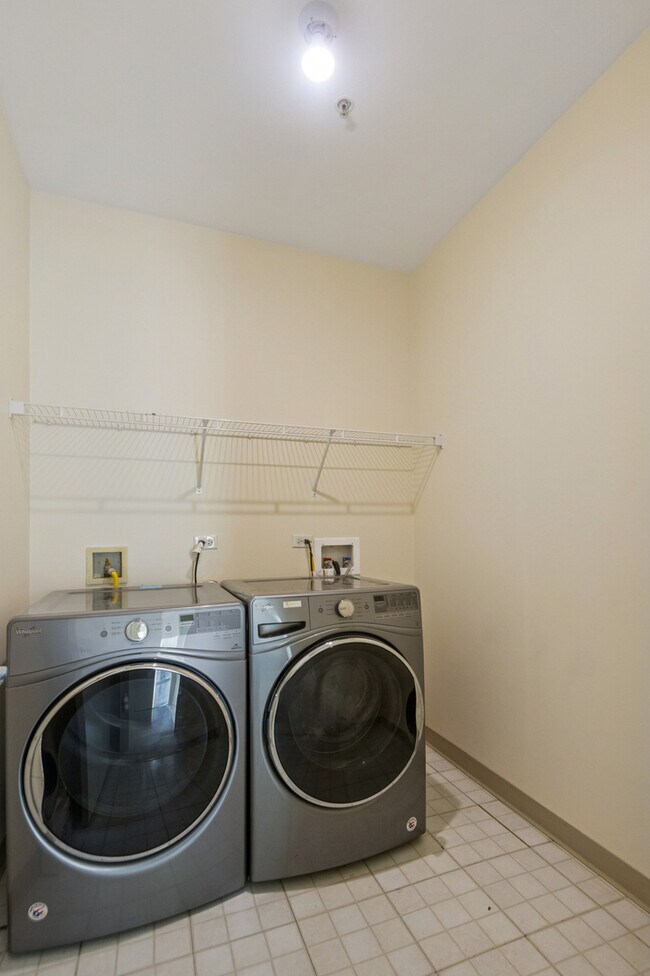 Building Photo - 201 N Westshore Dr