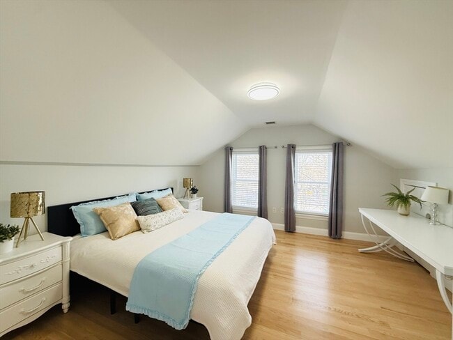 Building Photo - 4 Baldwin St