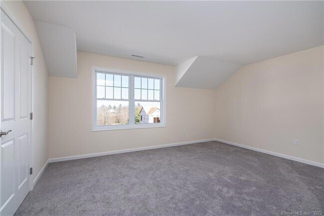 Building Photo - 27 Woodside Dr
