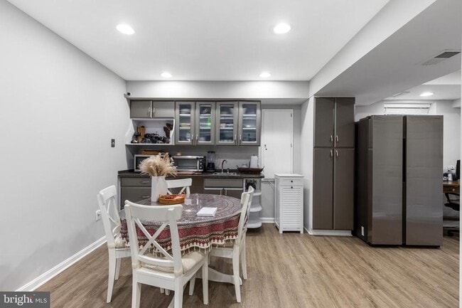 Building Photo - 9830 Meadow Valley Dr
