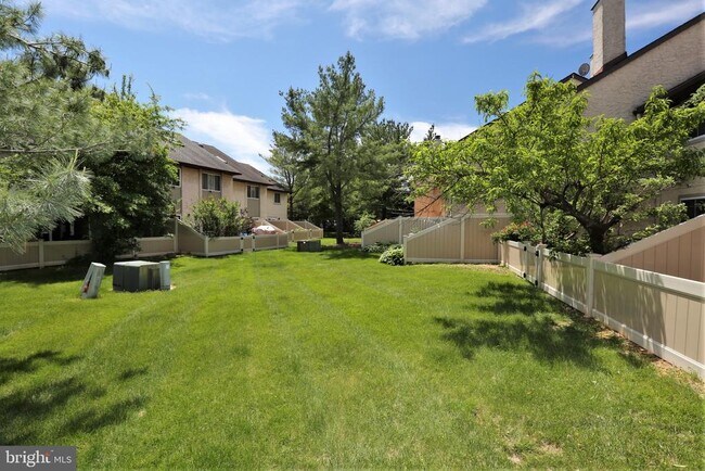 Building Photo - 94 Tennyson Dr