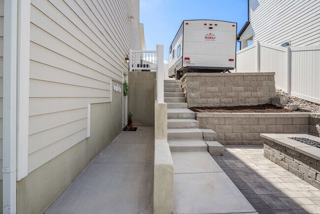 Building Photo - 2273 N Elderberry Dr