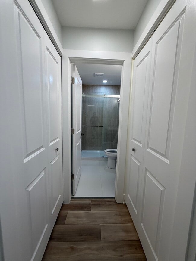 Building Photo - 452 W Aldine Ave