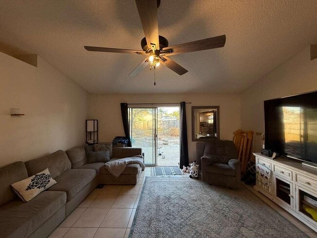 Building Photo - 2722 Shalimar Dr