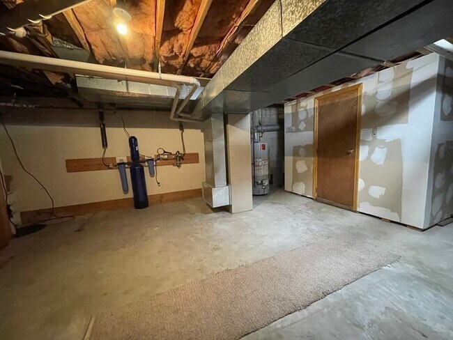 Building Photo - 24 Camelot Ct