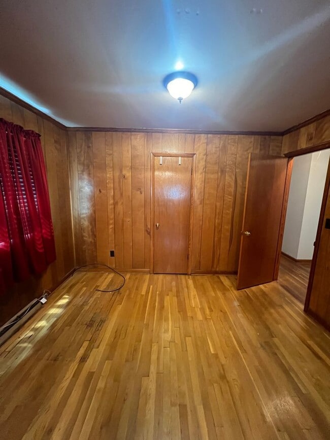 Building Photo - 854 Apperson St