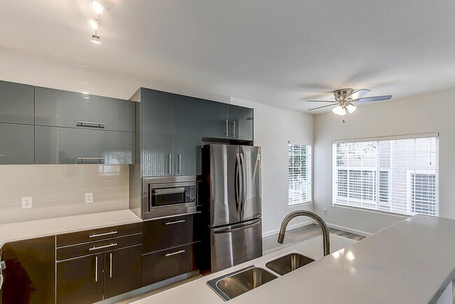 Building Photo - 8381 Pebble Creek Way
