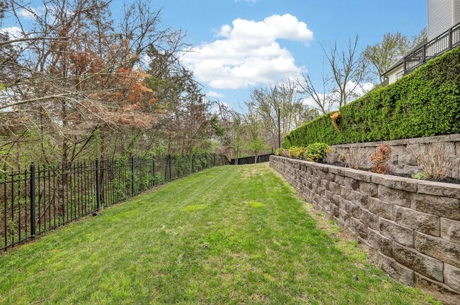 Building Photo - Beautiful 6BR Executive Brentwood Home with Pool