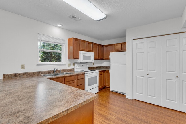 Building Photo - 4919 W Millbrook Dr