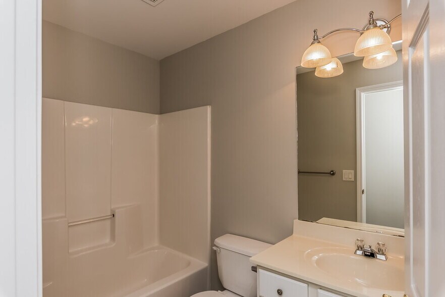 Building Photo - 710 Weatherstone Trce