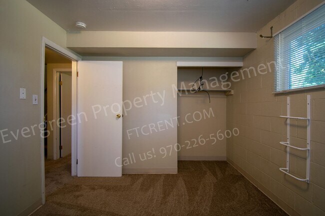 Building Photo - 1916 Larkspur Dr