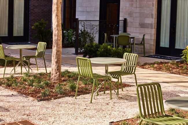 Building Photo - 110 Ann St