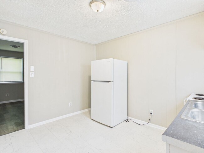 Building Photo - 838 S Jones St