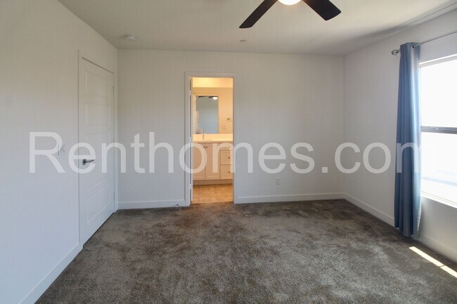 Building Photo - 1716 Discovery Falls Dr