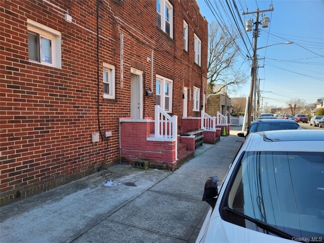 Building Photo - 49 Roger Ave