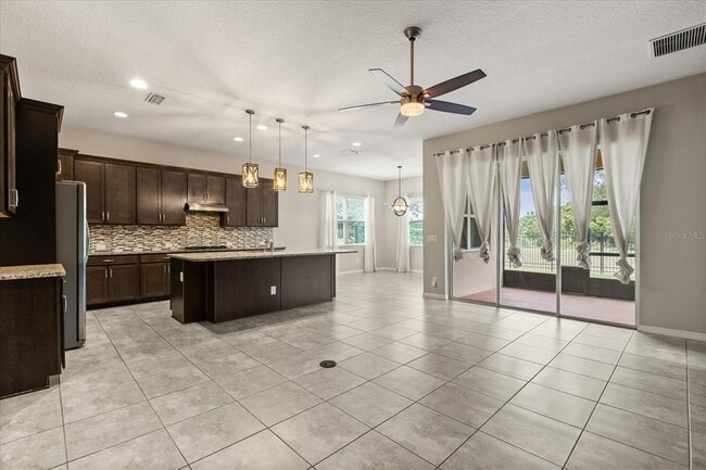Building Photo - 1046 Grand Hilltop Dr
