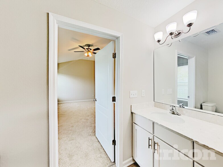 Building Photo - 606 Northside Dr S