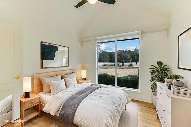 Building Photo - 302 Valley Dr