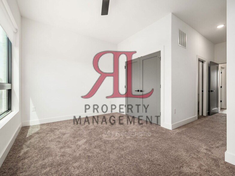 Building Photo - 1096 Oak St