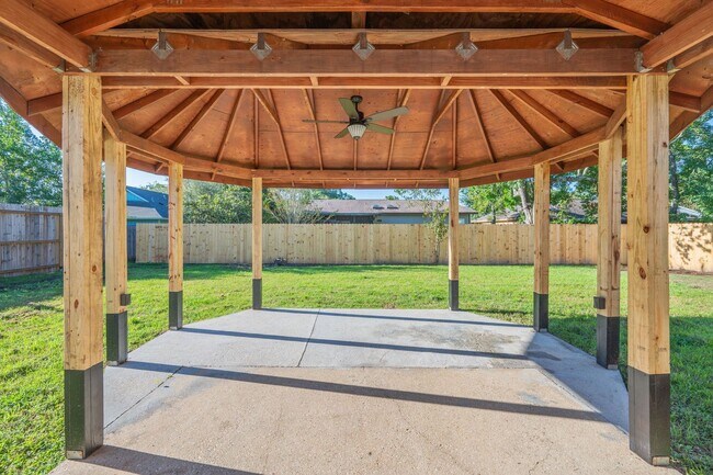 Building Photo - 1629 Campbell Dr N