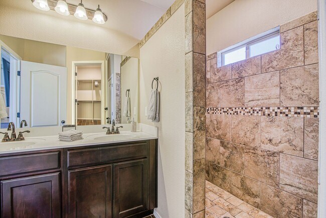 Building Photo - Westside area for Short or Long Term Rental(Completely Furnished) Beautiful 3 bed/2.5 baths