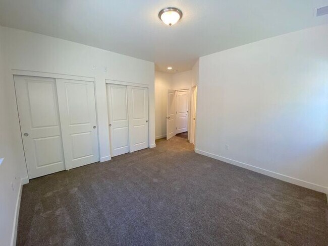 Building Photo - Built 2023 NW Reno 3 Bedroom House - Downs...