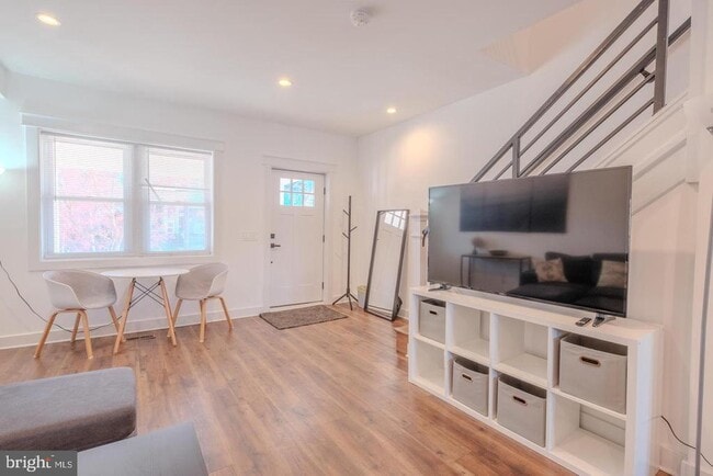Building Photo - 413 Delafield Pl NW