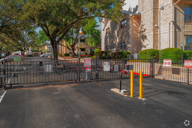 Building Photo - Devonshire Condominiums