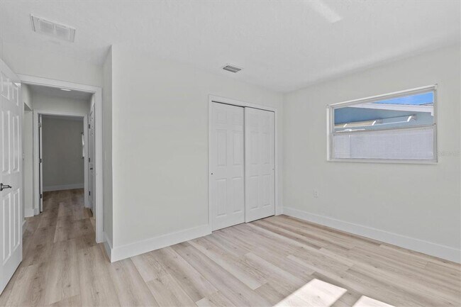 Building Photo - 310 Westwinds Dr E