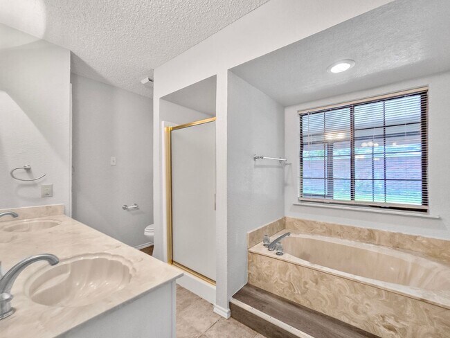 Building Photo - Coming Soon! 4 BR/2BA | Newly Renovated Single Family Home | Covered Patio | In Waxahachie!
