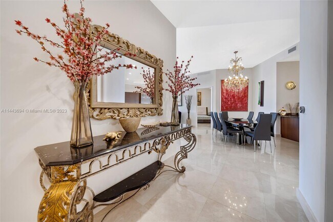 Building Photo - 15811 Collins Ave