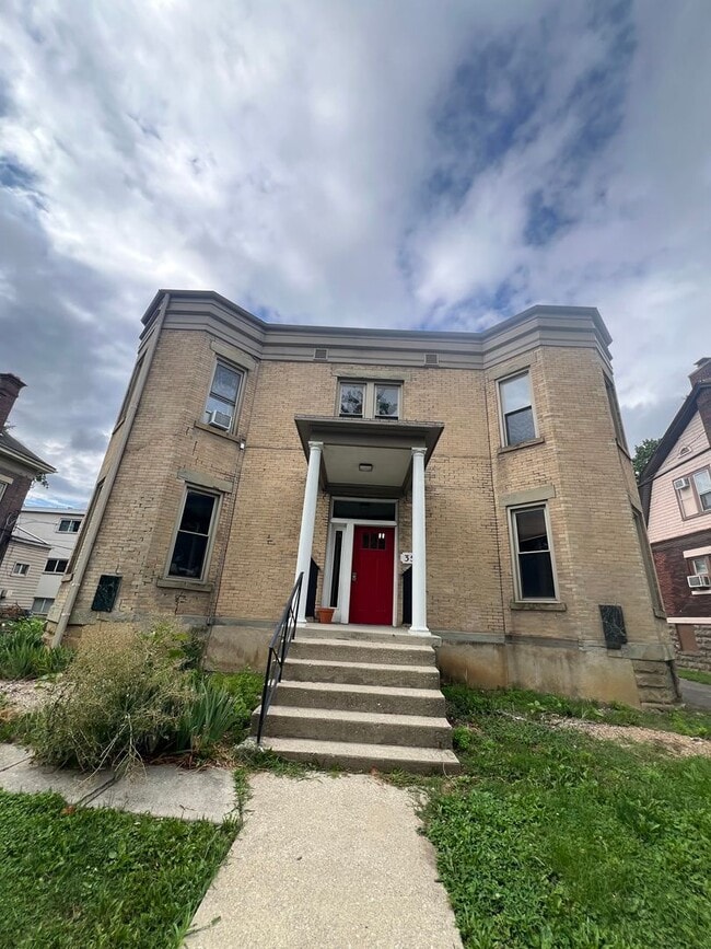 Building Photo - 358 E 15th Ave
