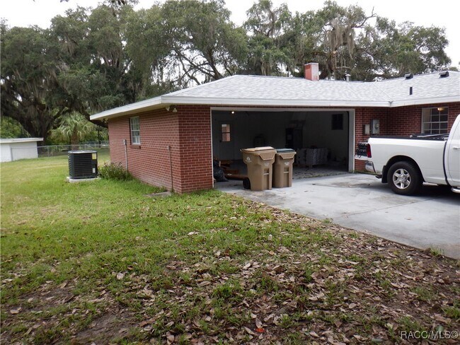 Building Photo - 35433 Crescent Dr