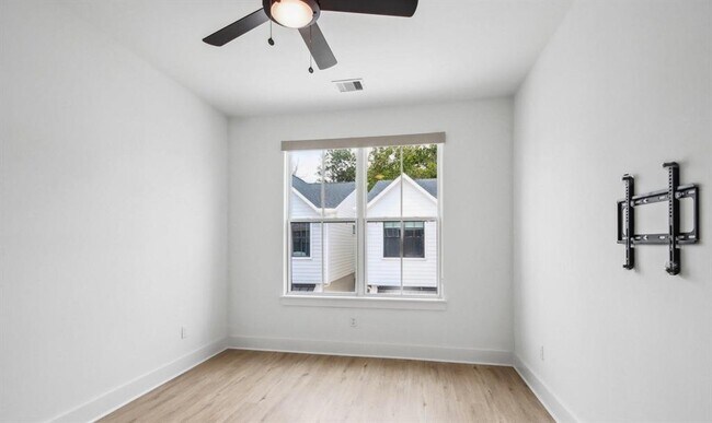 Building Photo - 6424 Highland Pine Ln