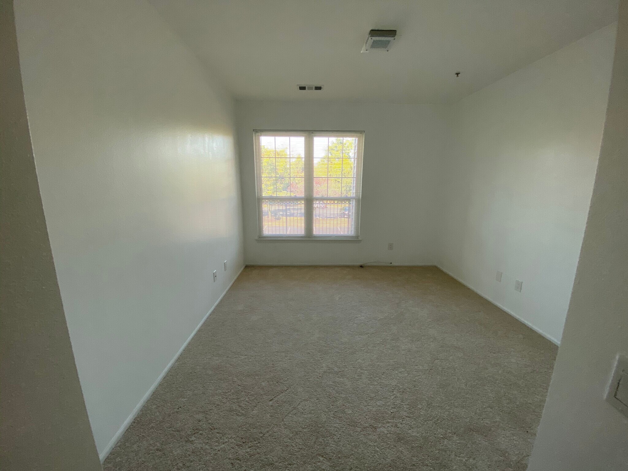 Building Photo - 1530 Spring Gate Dr