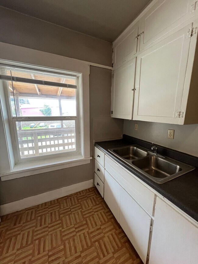 Building Photo - 93754