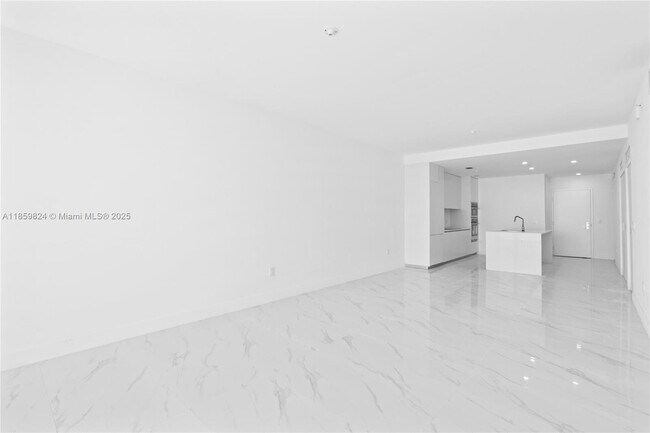 Building Photo - 700 NE 24th St