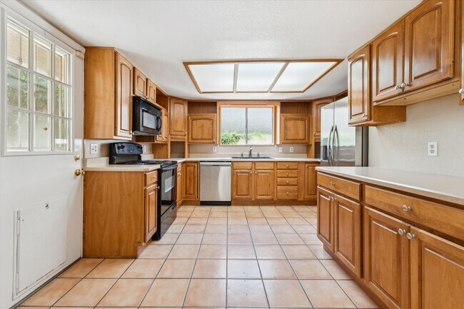 Building Photo - Coming Soon! 3 BR/3BA | Newly Renovated Single Family Home | 1-Car Garage Parking | In Chandler!
