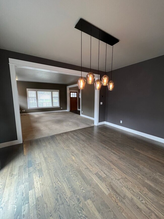 Building Photo - Spacious home with a large bonus room!  We...