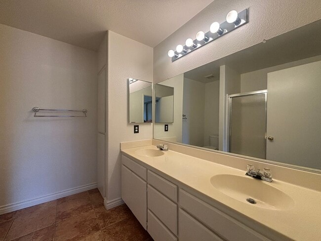 Building Photo - West Palmdale Townhouse