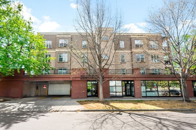 Building Photo - 1BD Jefferson Park Condo with Office and Parking Spot
