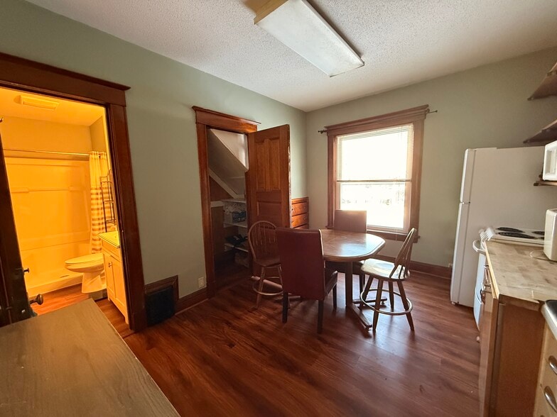 Kitchen - 309 E 1st St