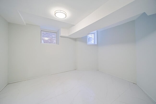 Building Photo - 5302 Hudson Ave