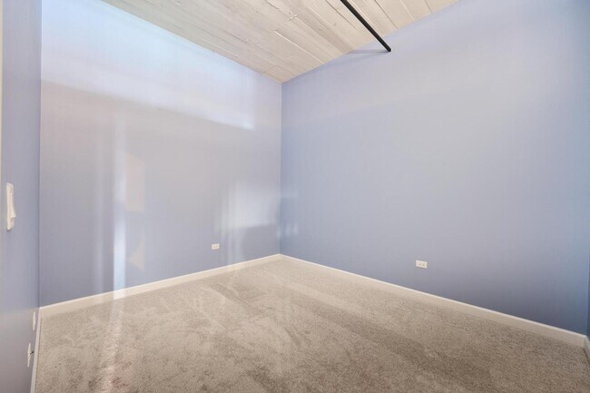 Building Photo - 221 E Cullerton St