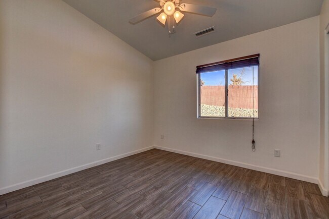 Building Photo - 8660 E Manley Dr