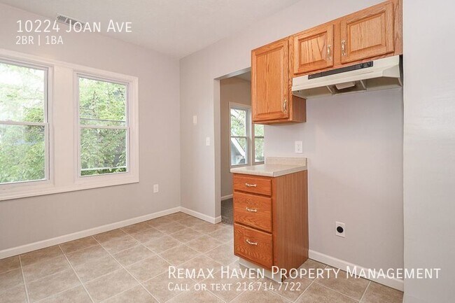 Building Photo - 10224 Joan Ave UP, Cleveland - Spacious 2 ...