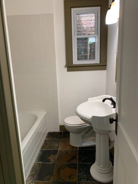 Building Photo - 253 Park Ave