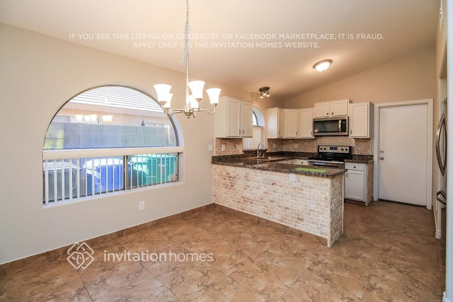 Building Photo - 9827 Olla Ave