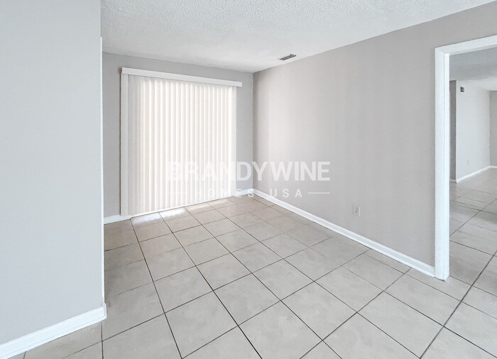 Building Photo - 3026 Mangrove Ave