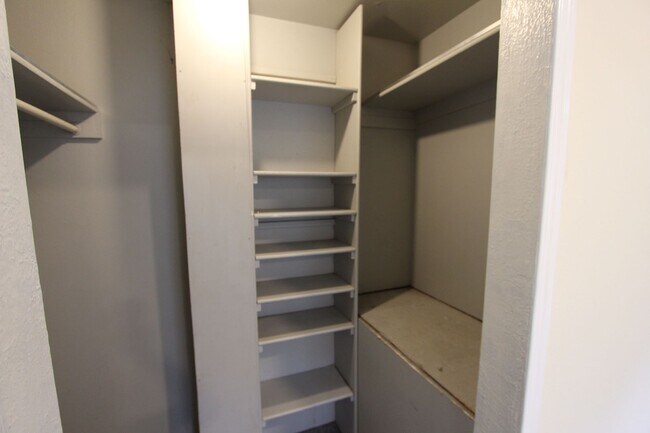 Building Photo - 5-Bedroom University Heights Gem – Privacy...